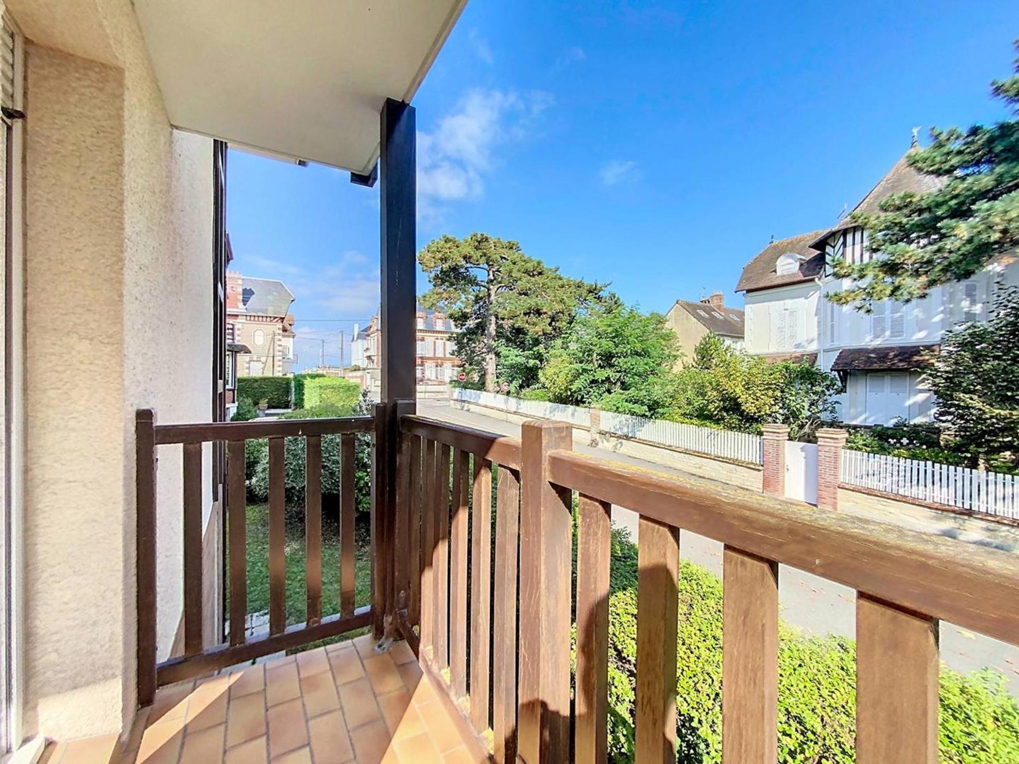T1 Avec Balcon Pres Et Centre - Fr-1-465-126 *